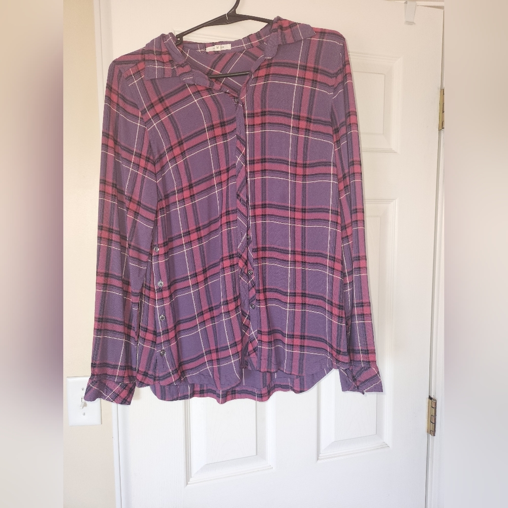 Maurices lightweight plaid medium long sleeve shirt